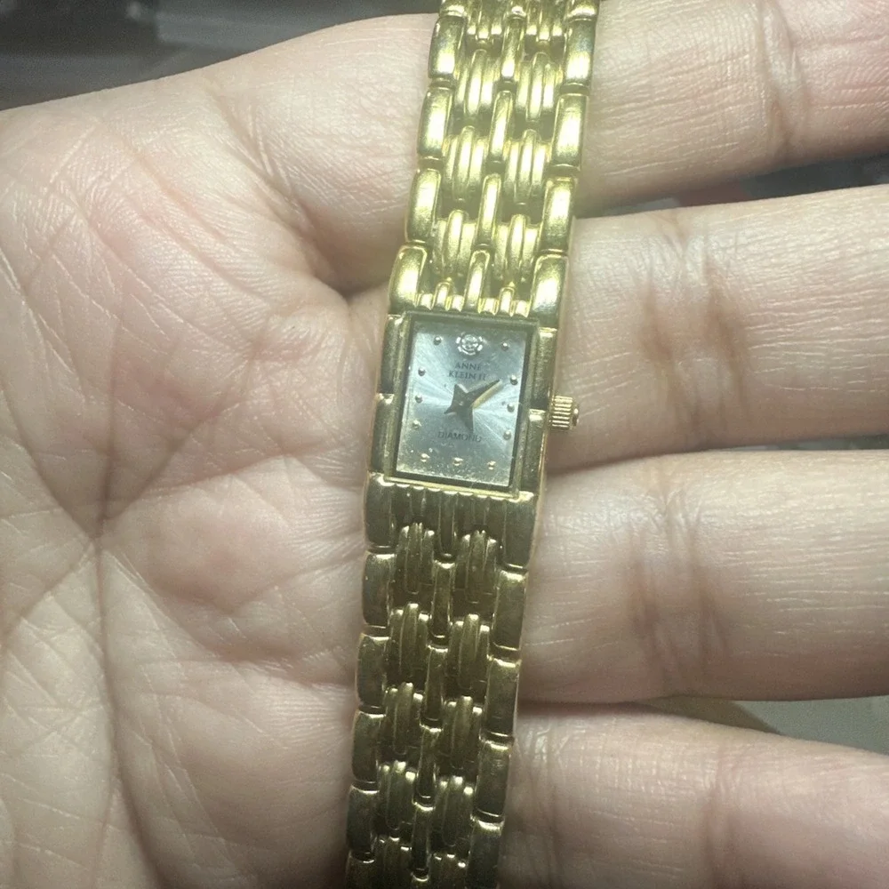 Working VTG Anne Klein Ladies Watch Fit 7in Gold Tone Quartz new battery 14mm